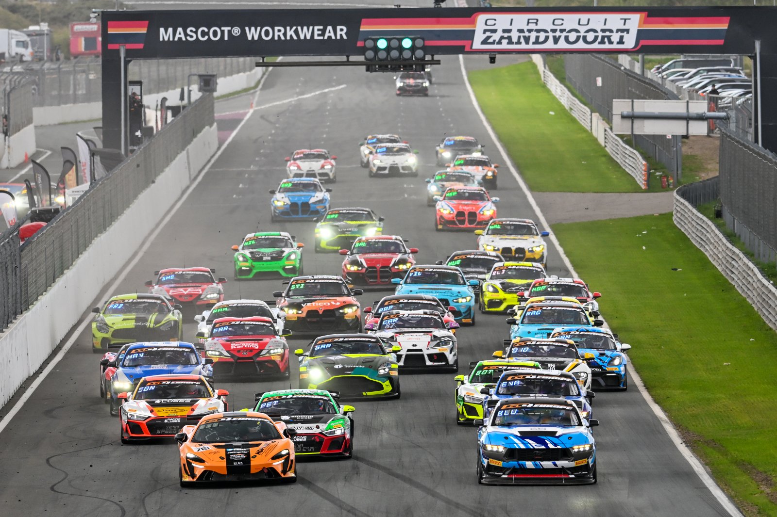 Elite double helps Cresswell and Hart snatch championship lead