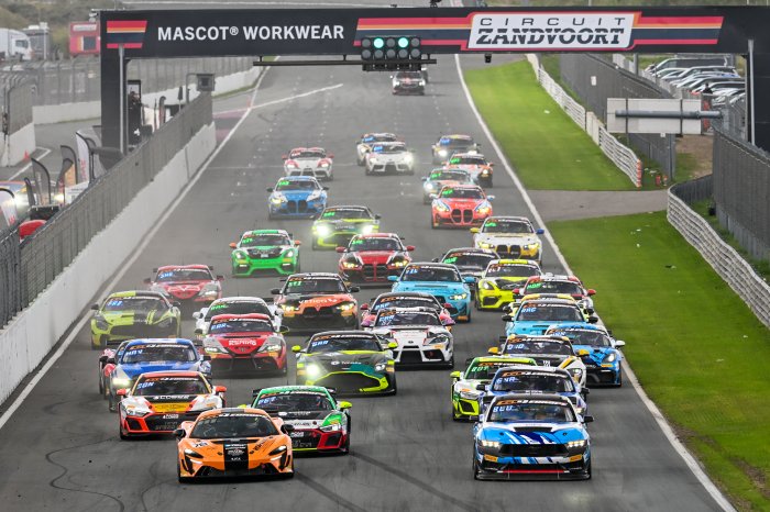 Elite double helps Cresswell and Hart snatch championship lead