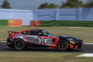 #32 SRT Mercedes AMG GT4 Johan Vannerum. Jean-Luc Behets |  Photo SRO/Chris Schotanus