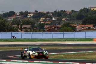 #89 AGS Event Team Racing Motorsport Aston Martin Vantage AMR GT4 Nicolas Gomar - Gilles Vannelet  |  Photo SRO/Chris Schotanus