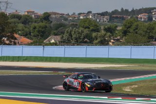 #32 SRT Mercedes AMG GT4 Johan Vannerum. Jean-Luc Behets |  Photo SRO/Chris Schotanus