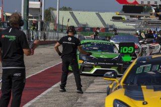 #718 Centri Porsche Ticino Porsche 718 Cayman GT4 CS MR Ivan Jacoma - Joel Camathias |  Photo SRO/Chris Schotanus