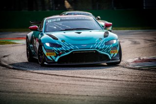 #18 Hella Pagid - racing one DEU Aston Martin AMR Vantage GT4 Henrik Lyngbye Pedersen DNK Markus Lungstrass DEU Am, GT4, Race 1
 | SRO / Jules Benichou - 21creation