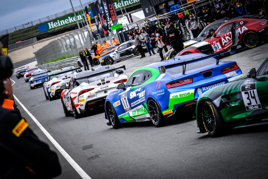 Free Practice 2, Pitlane
