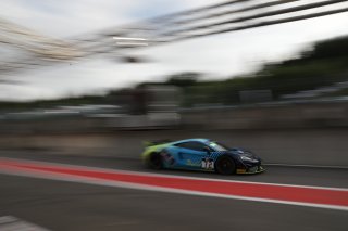 #72 Optimum Motorsport GBR McLaren 570S GT4  Lars Dahmann GBR Charlie Hollings GBR Pro-Am, Free Practice 2, GT4
 | SRO / Jules Benichou - 21creation