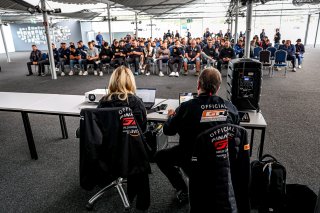 Briefing
 | © SRO / Kevin Pecks 1VIER