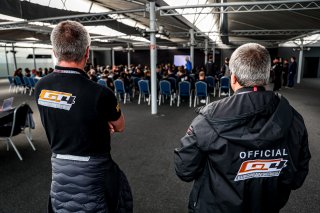 Briefing
 | © SRO / Kevin Pecks 1VIER