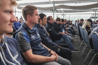 Briefing
 | © SRO / Kevin Pecks 1VIER