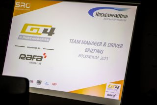 Briefing
 | © SRO / Kevin Pecks 1VIER