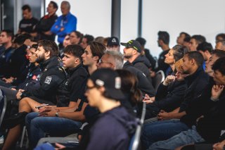 Briefing
 | © SRO / Kevin Pecks 1VIER