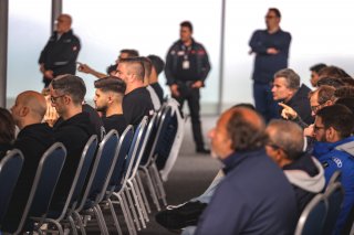 Briefing
 | © SRO / Kevin Pecks 1VIER