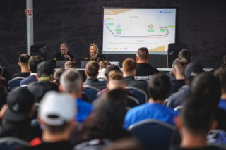 Briefing
 | © SRO / Kevin Pecks 1VIER