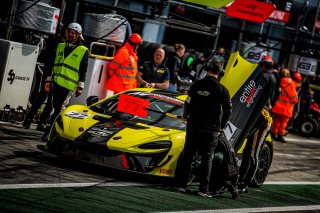 #77 - Elite Motorsport with Entire Race Engineering - Josh RATTICAN - Tom EMSON - McLaren Artura GT4 - Silver, GT4 European Series, Pitlane, Qualifyings
 | © SRO - TWENTY-ONE CREATION | Jules Benichou