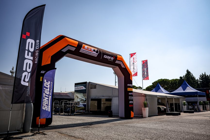 Paddock

