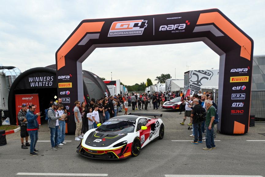 #81 - RAFA Racing Team - Jemima HEPWORTH - Cameron LAWRENCE - McLaren Artura GT4
