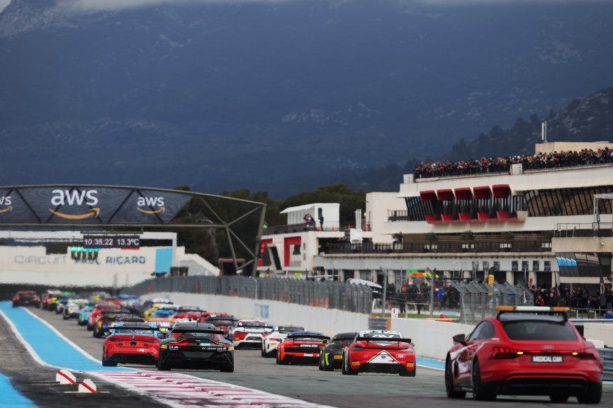 GT4 race one start rear
