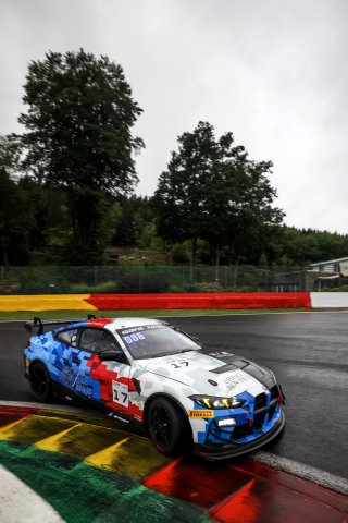 #17 - L'Espace Bienvenue - Ricardo VAN DER ENDE - Benjamin LESSENNES - BMW M4 GT4 G82 EVO
 | SRO / JEP