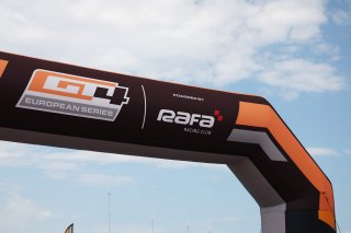 GT4 Paddock
 | SRO / JEP
