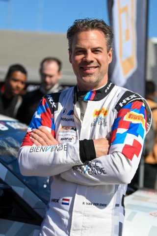 #17 - L'Espace Bienvenue - Ricardo VAN DER ENDE - BMW M4 GT4 G82 EVO
 | SRO / JEP