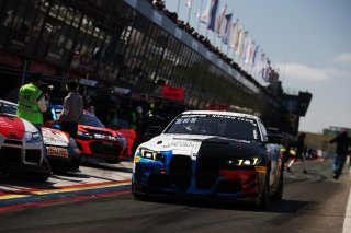 #17 - L'Espace Bienvenue - Ricardo VAN DER ENDE - Benjamin LESSENNES - BMW M4 GT4 G82 EVO
 | SRO / JEP