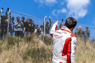 #28 - AV Racing - Ajith KUMAR - Porsche 718 Cayman GT4 RS CS with fans | SRO / JEP