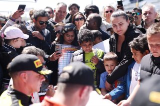 Fans at the Autograph Session
 | SRO / JEP