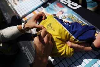 Autograph Session
 | SRO / JEP