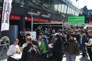 Autograph Session
 | SRO / JEP