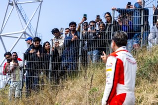 #28 - AV Racing - Ajith KUMAR - Porsche 718 Cayman GT4 RS CS with fans | SRO / JEP