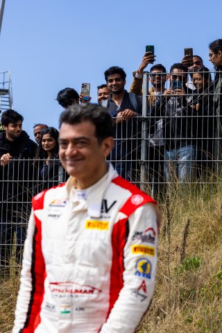 #28 - AV Racing - Ajith KUMAR - Porsche 718 Cayman GT4 RS CS with fans | SRO / JEP