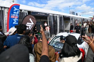 Fans in the GT4 Paddock
 | SRO / JEP