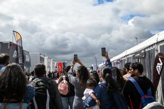 Fans in the GT4 Paddock
 | SRO / JEP
