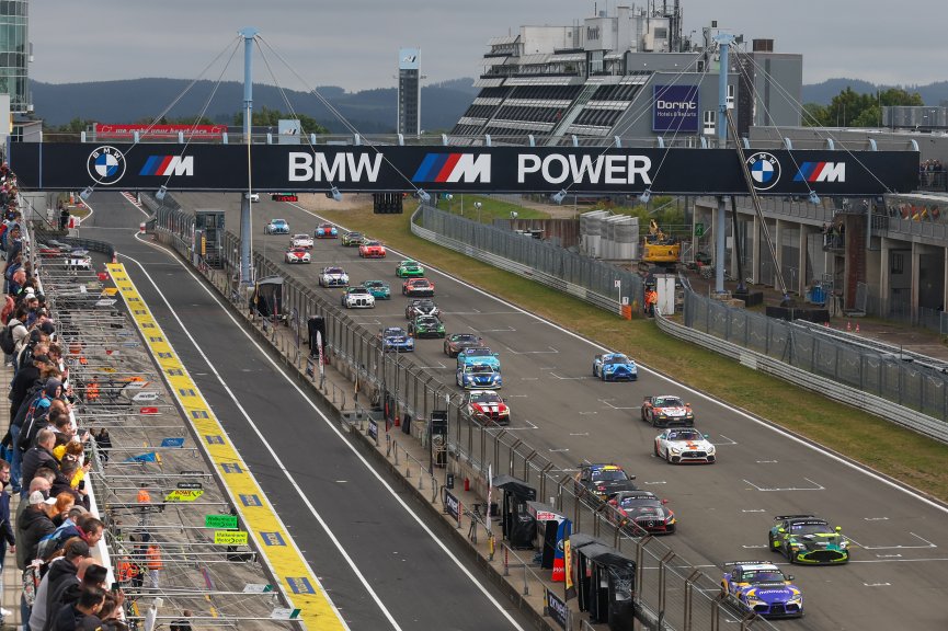 GT4 European Series Race 2 Start
