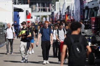 Fans in the paddock
 | SRO / JEP