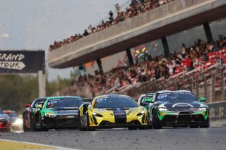 Start of Race 1 - #78 - Elite Motorsport with Entire Race Engineering - Josh RATTICAN - McKenzy CRESSWELL - McLaren Artura GT4 and #87 - Matmut Evolution - Hadrien DAVID - Jan DURAN - Toyota GR Supra GT4 EVO 2 lead
 | SRO / JEP