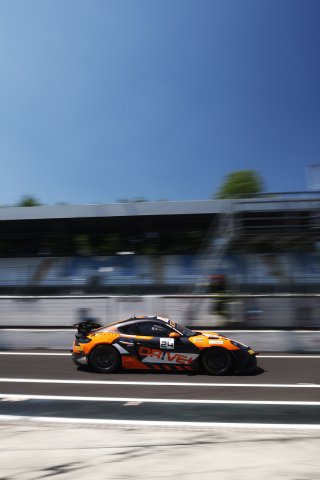 #24 - JSB Comp&eacute;tition - Nicco FERRARIN - Julien BRICHE - Porsche 718 Cayman GT4 RS CS
 | SRO / JEP