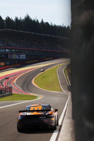 #24 - JSB Competition - Nicco FERRARIN - Julien BRICHE - Porsche 718 Cayman GT4 RS CS | SRO / JEP