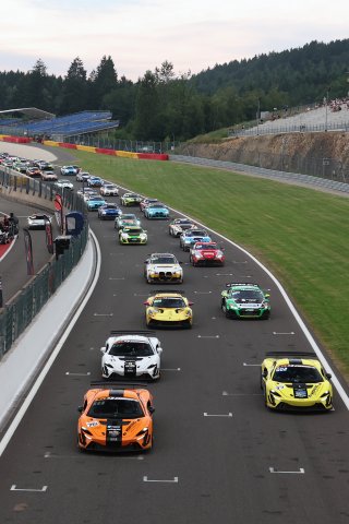 GT4 Race 1 Start | SRO / JEP