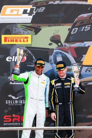 #71 - Elite Motorsport with Entire Race Engineering - Charlie ROBERTSON - Ravi RAMYEAD - McLaren Artura GT4 | SRO / JEP