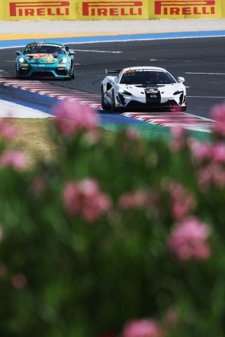 #71 - Elite Motorsport with Entire Race Engineering - Charlie ROBERTSON - Ravi RAMYEAD - McLaren Artura GT4 | SRO / JEP