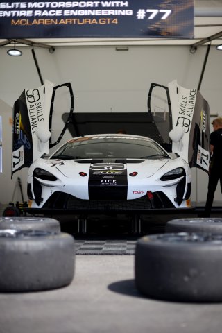 #71 - Elite Motorsport with Entire Race Engineering - Charlie ROBERTSON - Ravi RAMYEAD - McLaren Artura GT4 | SRO / JEP